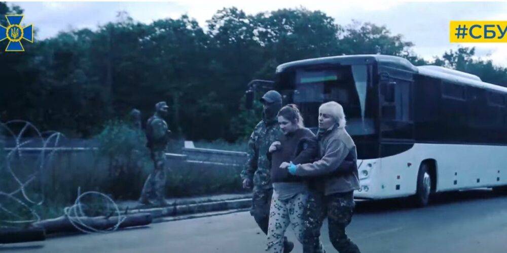 СБУ опубликовала первые кадры с вернувшимися из плена защитников Украины — видео