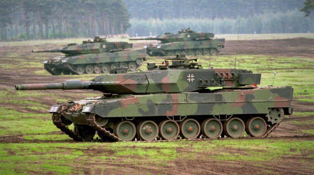 Германия снова отложила срочные поставки танков Leopard в Украину