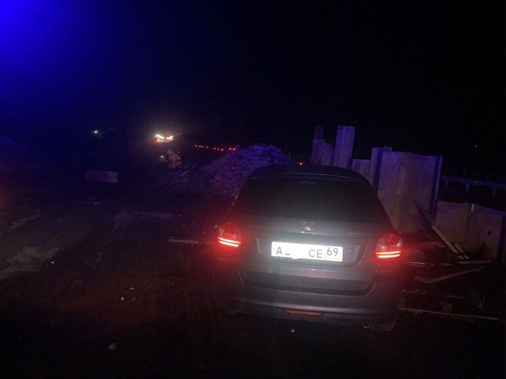 В Тверской области водитель «Лады» отвлекся от дороги и получил травмы в ДТП