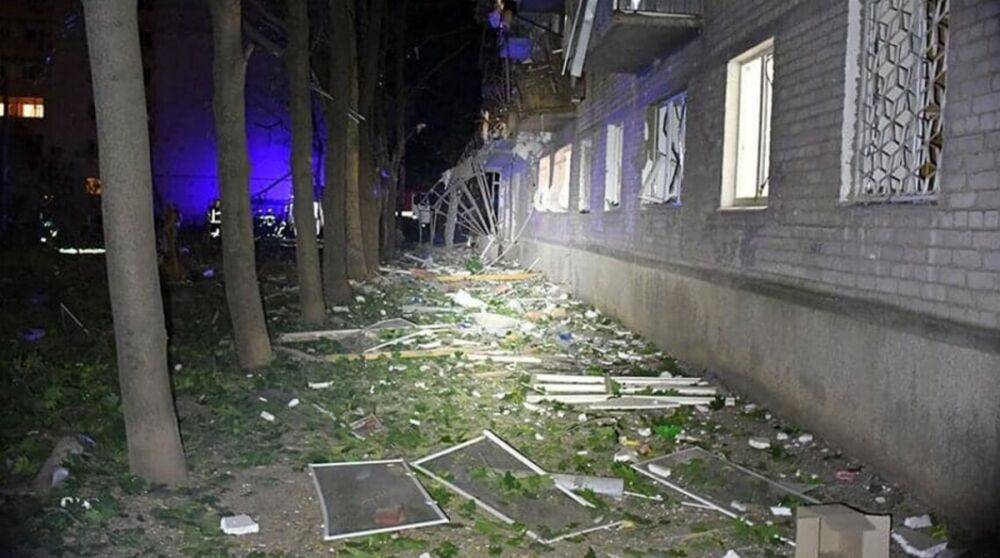 Ночной обстрел Николаева: повреждены частные дома и офисное здание