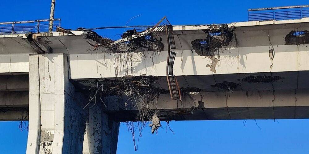 Сплошные пробоины. В Сети публикуют кадры Антоновского моста после атак ВСУ — видео