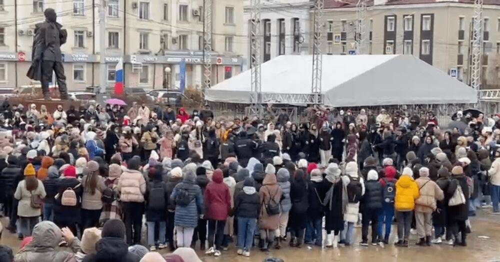 Прекратите геноцид: в Якутске женщины вышли на митинг против мобилизации (видео)