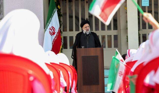 Президент Ирана заявил, что страна должна «решительно расправиться» с протестующими