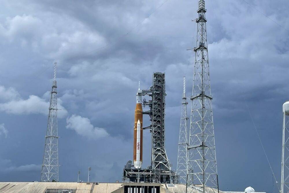 NASA отменило завтрашнюю попытку запуска ракеты SLS миссии Artemis I из-за урагана Иан