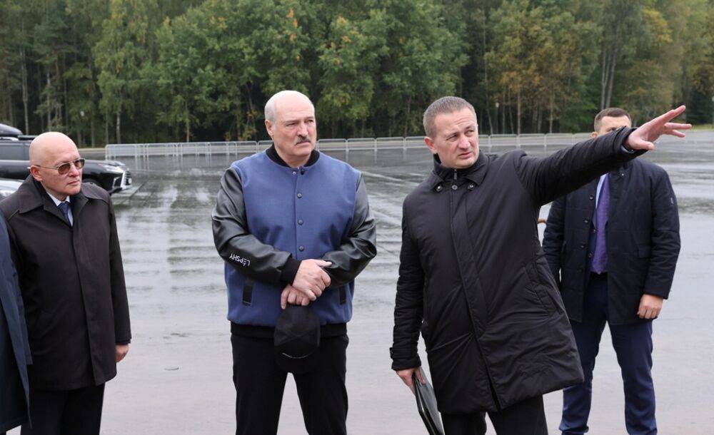 Тема недели: Александр Лукашенко ознакомился с ходом капремонта мемориального комплекса "Хатынь" и ответил на вопросы журналистов