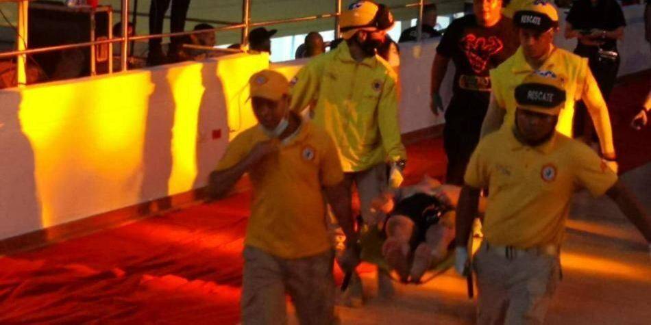 Находится между жизнью и смертью. Колумбийский боксер впал в кому после поражения нокаутом — видео