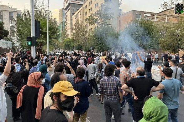 Десять дней протестов: Иран активизировал аресты активистов и журналистов