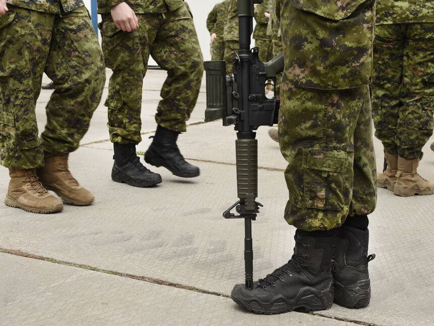 Мобилизованным в РФ выдают ржавое оружие, советуют использовать тампоны при ранении и отправляют на фронт без подготовки