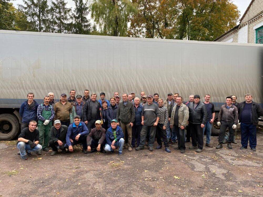 40 тонн «гуманитарки» доставили в село на Боровщине (фото)