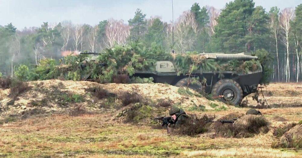 Беларусь подогнала военную технику в пограничные с Украиной регионы