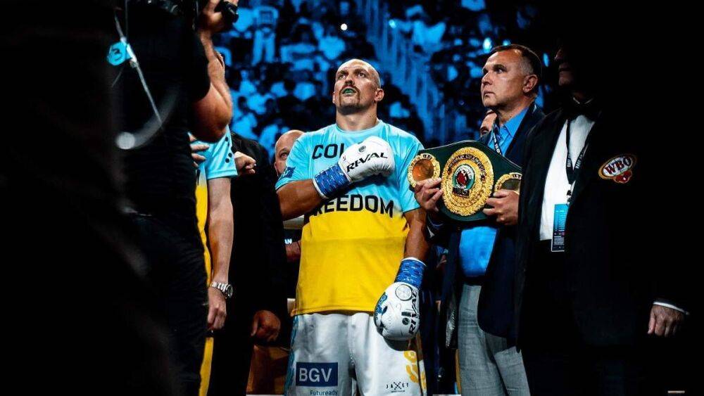 Усик поддержал сборную Украины по боксу, которой запретили выходить на ЧЕ с сине-желтым флагом