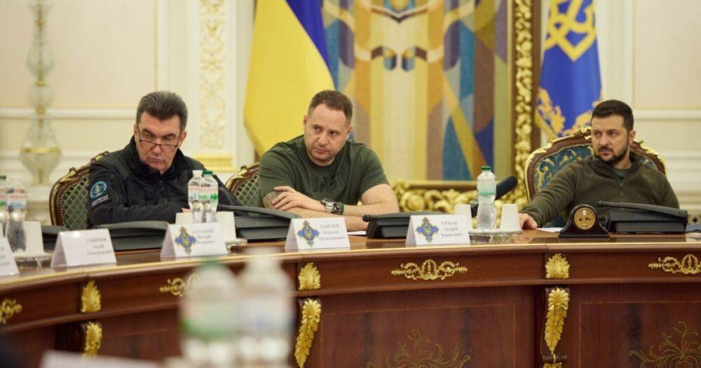 Зеленский провел экстренное заседание СНБО: что известно (фото)