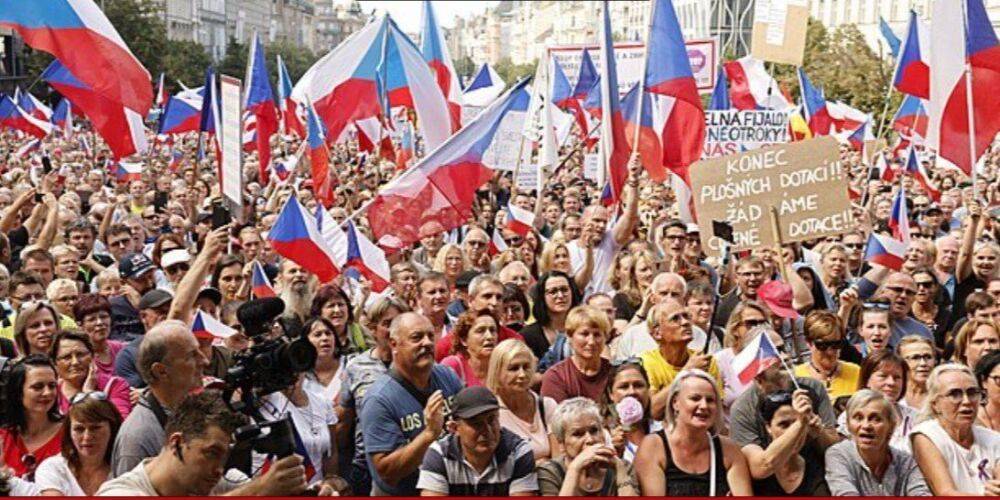В Праге 70 тысяч человек вышли на пророссийский митинг против санкций и поставок оружия Украине