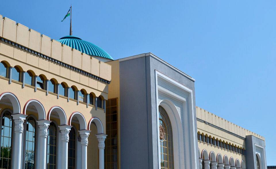 Узбекистан осудил теракт во время пятничной молитвы в мечети Герата