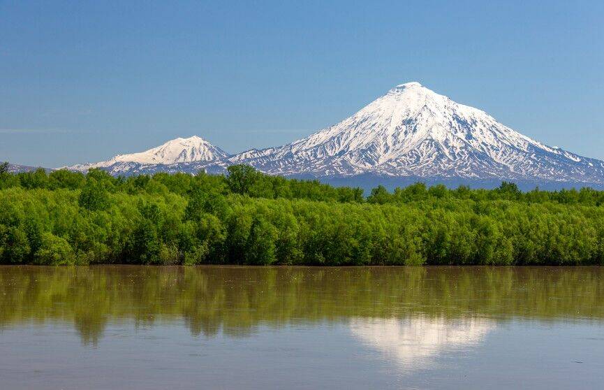Трое туристов на Ключевском вулкане, где погибли восемь человек, вышли на связь с родственниками