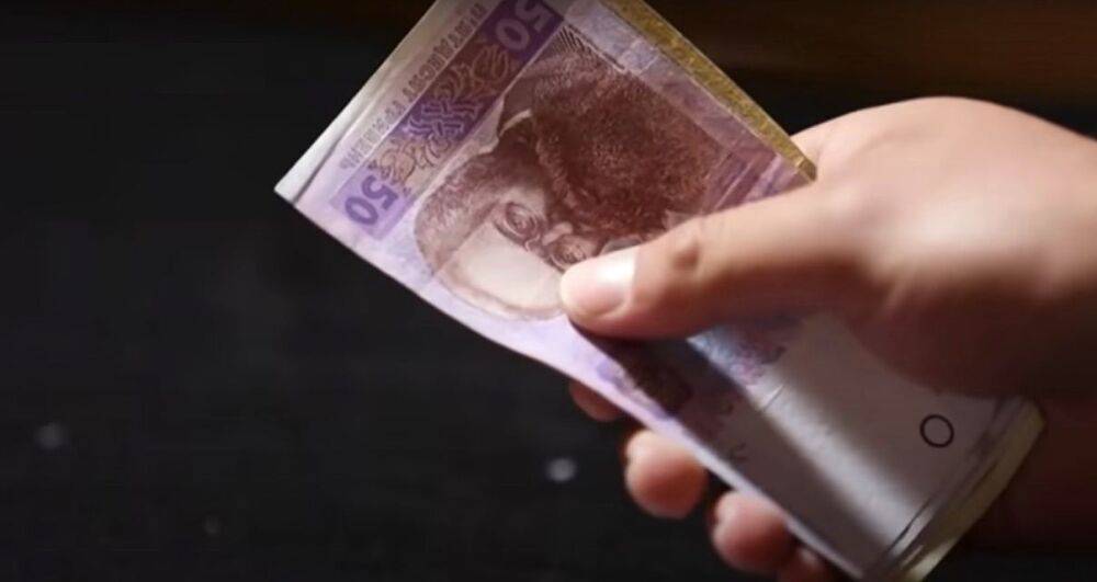 Уже можно оформить деньги: еще одна категория украинцев получила право на выплату 2000 и 3000 грн