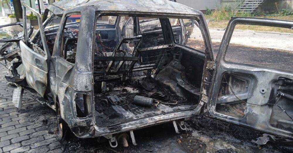 В Бердянске взорвали авто "коменданта" города: коллаборант в тяжелом состоянии (видео)