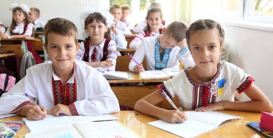 Названа кількість українських дітей-біженців, які були зараховані до шкіл Польщі