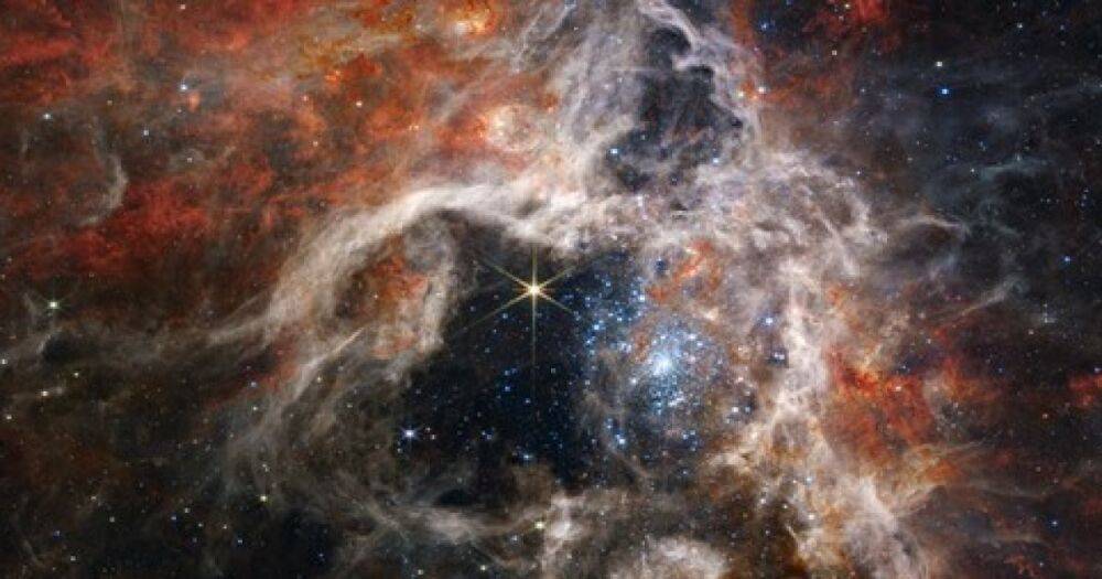 Невероятная детализация. Телескоп Уэбба сделал новые снимки туманности Тарантул (фото)