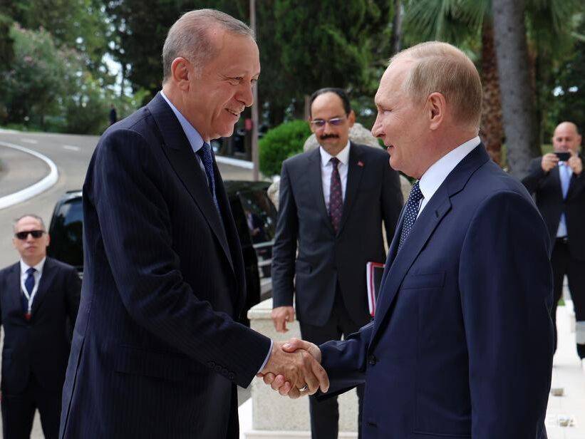 "Посоветуюсь об этом с Эрдоганом". Путин недоволен "зерновым соглашением" и хочет изменить его условия