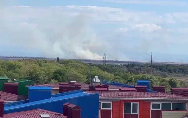 В Крыму начался пожар в районе авиабазы оккупантов - СМИ