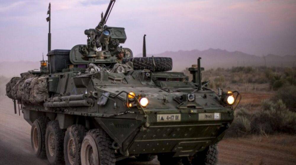 Пентагон изучает возможность передачи Украине боевых бронемашин Stryker: что известно
