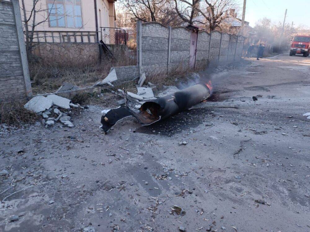 Войска рф обстреляли Константиновку, повреждено ограждение одного из домов