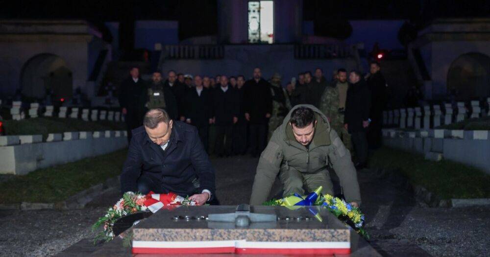 Во Львове Зеленский и Дуда почтили польских военных на Мемориале орлят (ФОТО)