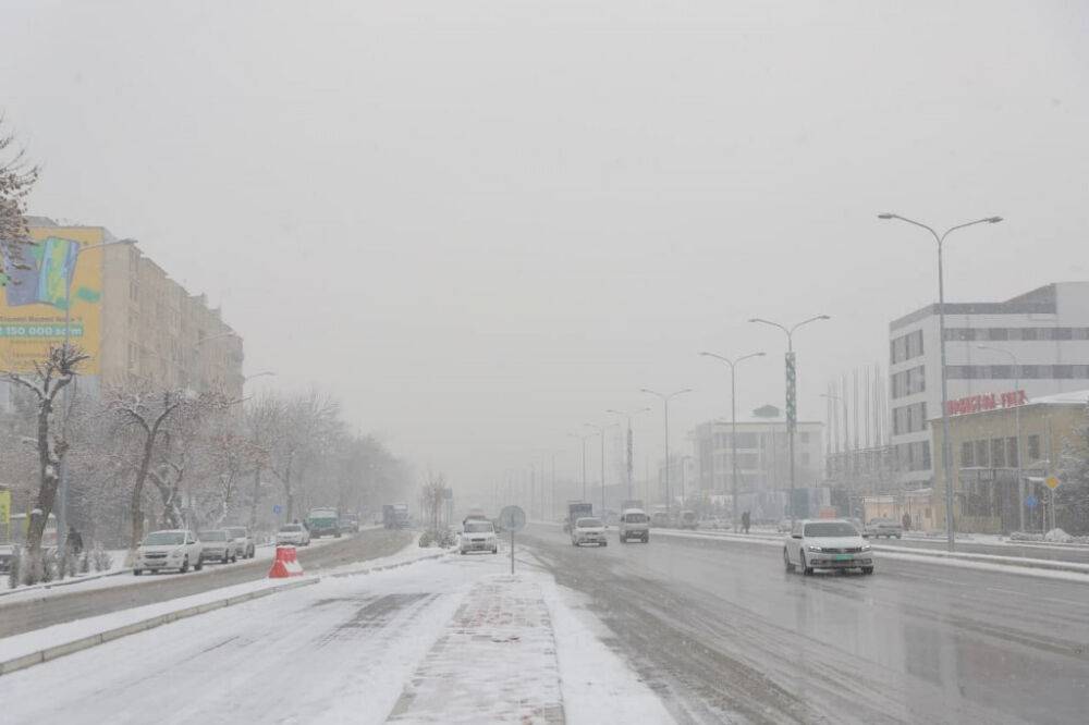В Ташкенте из-за резкого падения температуры не смогли завести новые автобусы большой вместимости. Это вызвало задержки на маршрутах