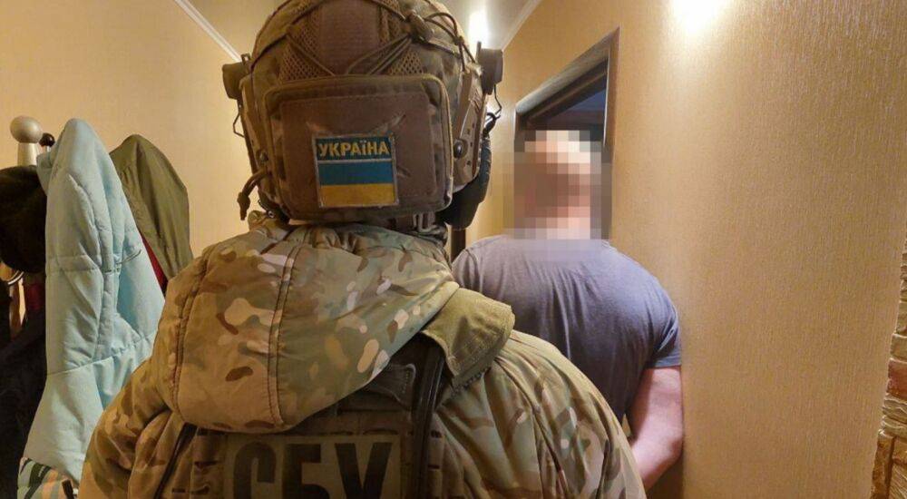 Собирал координаты для ударов, чтобы оставить украинцев без света и тепла: СБУ поймала "наводчика" врага, кадры