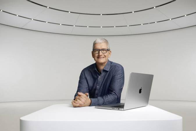 Apple сокращает зарплату Тима Кука более чем на 40%