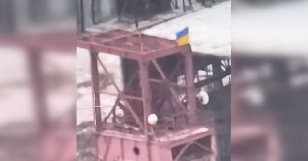 "Хорошо простреливается": в Соледаре вывесили флаг Украины (видео)
