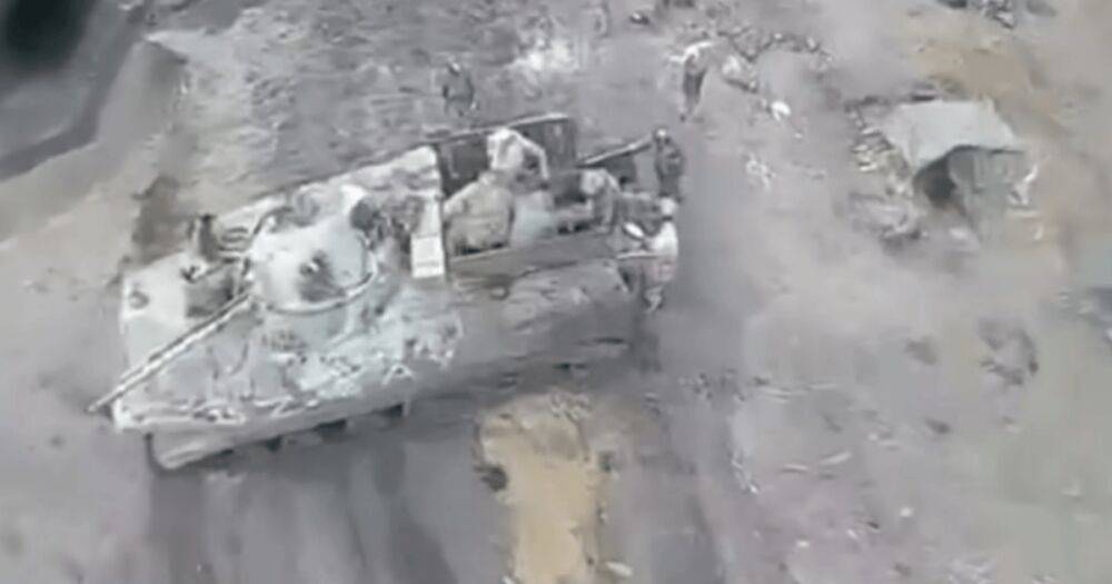 "Демобилизовали": СБУ с помощью дрона уничтожила российскую БМП вместе с военными (видео)
