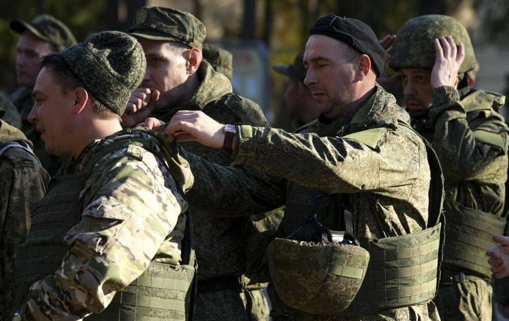 Росіяни на Донбасі почали знімати "бронь" з працівників екстренних служб, - Генштаб