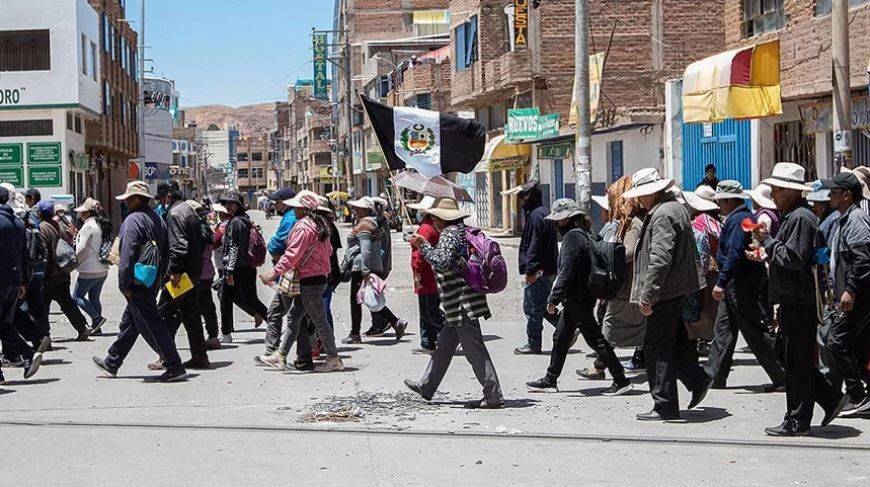 В Перу из-за протестов объявлено чрезвычайное положение