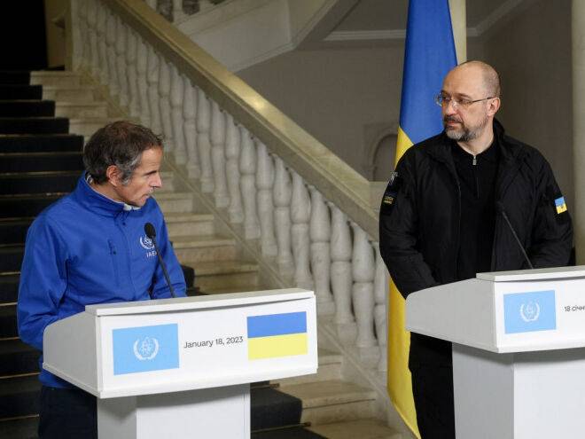 Гросси и Шмыгаль провели встречу в Киеве. Глава МАГАТЭ сообщил, что миссия агентства будет работать на украинских АЭС как минимум "пока будет война"