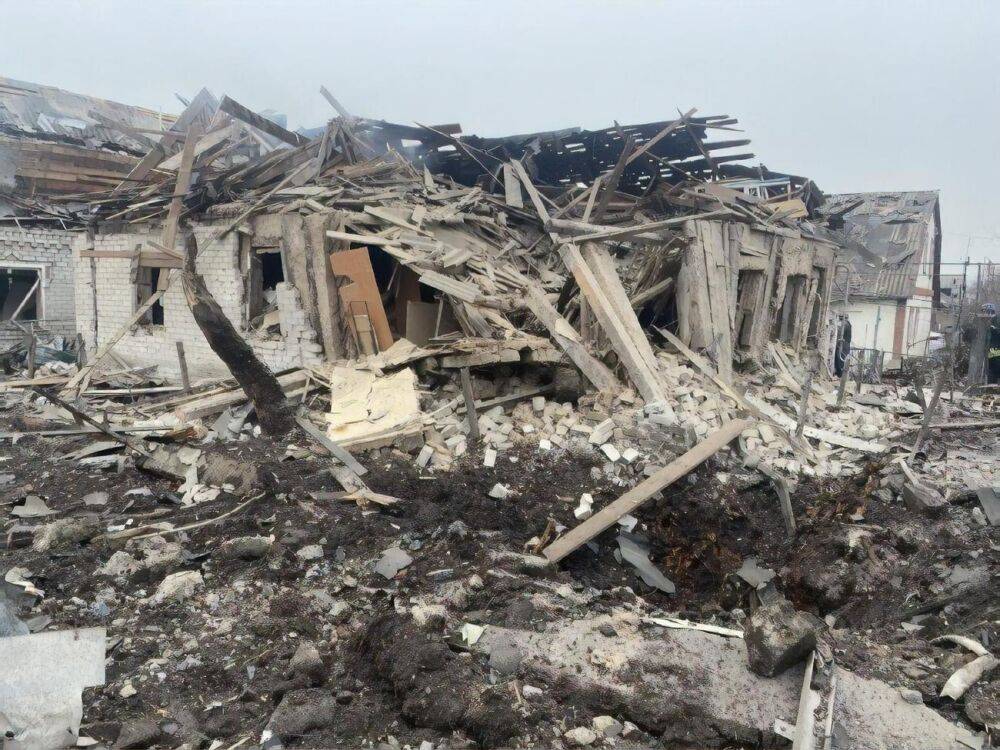 Ночью россияне обстреливали Запорожскую область. Ракета С-300 выбила окна в объектах мирной инфраструктуры – ОВА