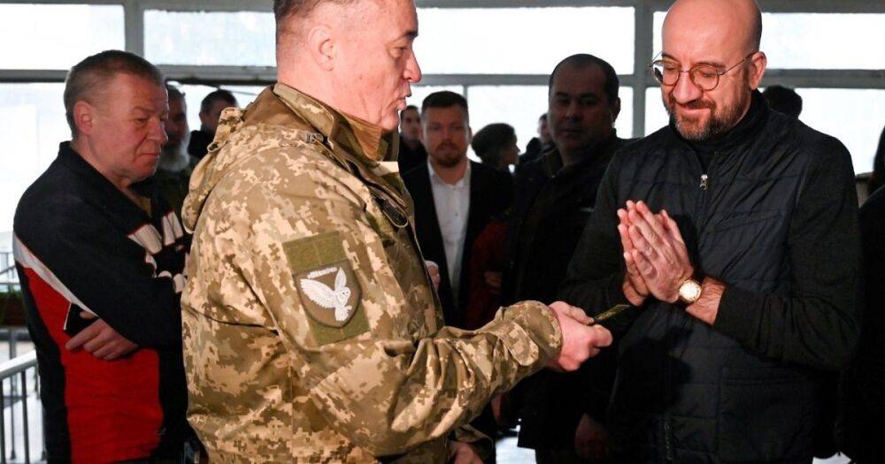 Глава Евросовета встретился с украинскими военными в реабилитационном центре в Киеве (ФОТО)