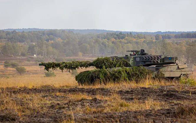 В Польше заявили, что могут отправить в Украину танки Leopard и без согласия Берлина