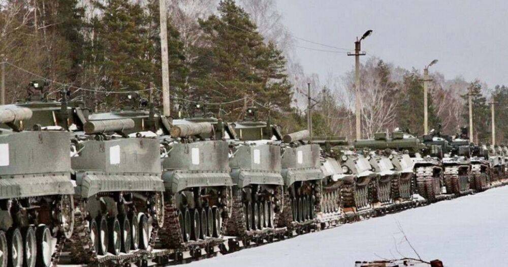 В Россию из Беларуси выехал эшелон с военной техникой из 50 вагонов