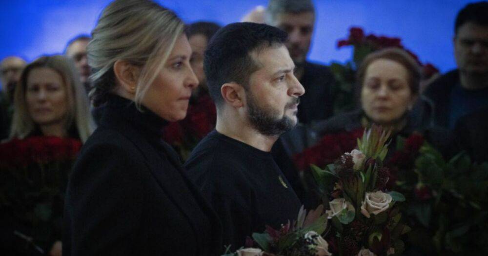 Зеленский с супругой пришли на церемонию прощания с руководством МВД (ВИДЕО)