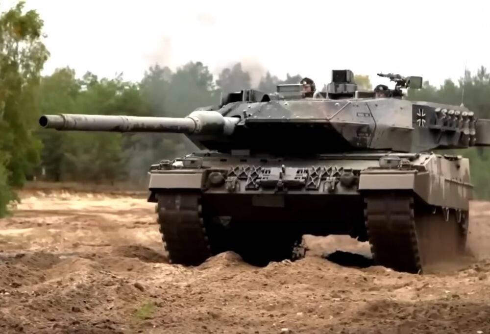 В Германии наконец-то посчитали свои Leopard 2 и заявили, сколько танков готовы дать Украине. Подробности