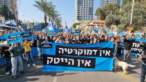 "Нет демократии - нет хайтека": сотни демонстрантов перекрыли центр Тель-Авива