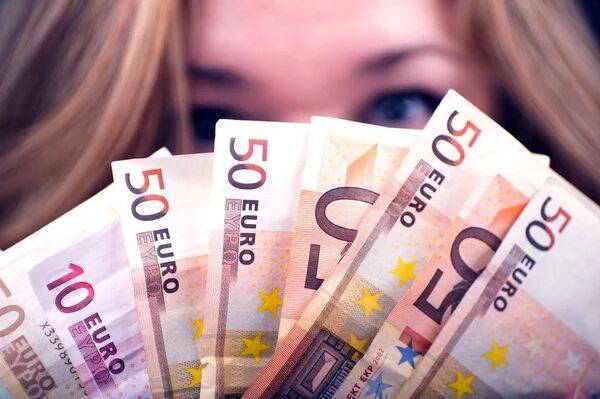 Курс валют на 25 января: Евро на наличном рынке потерял 20 копеек