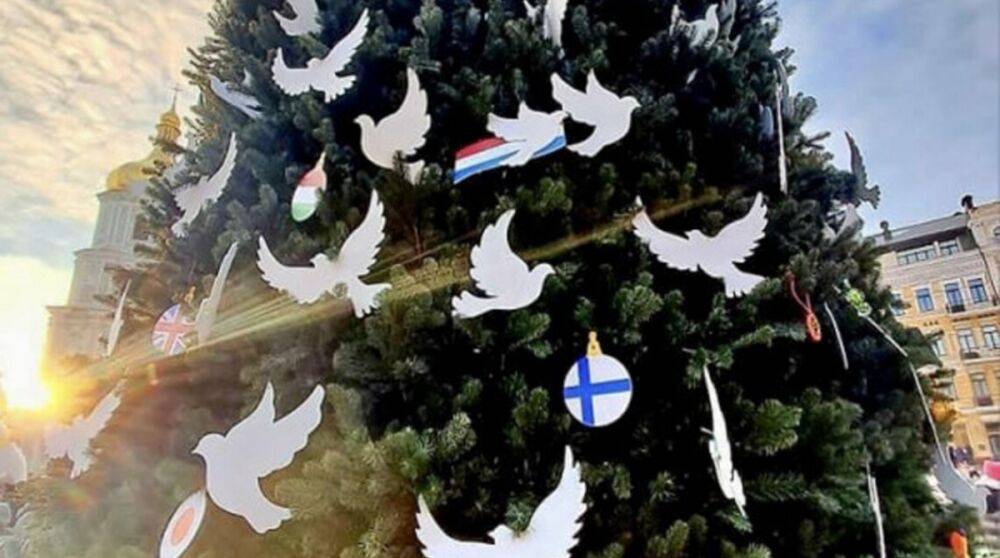 Голубей с «елки несокрушимости» в Киеве продали, чтобы помочь ВСУ