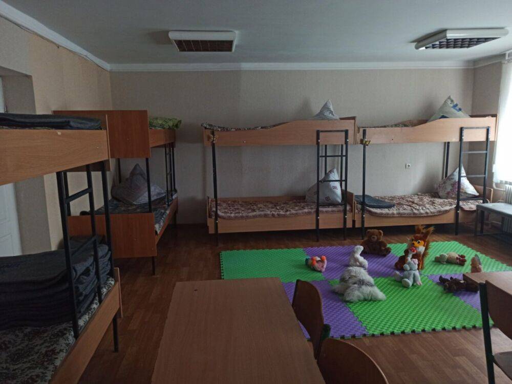 Игровая комната и «пункт незламності»: как живут переселенцы в Харькове (фото)