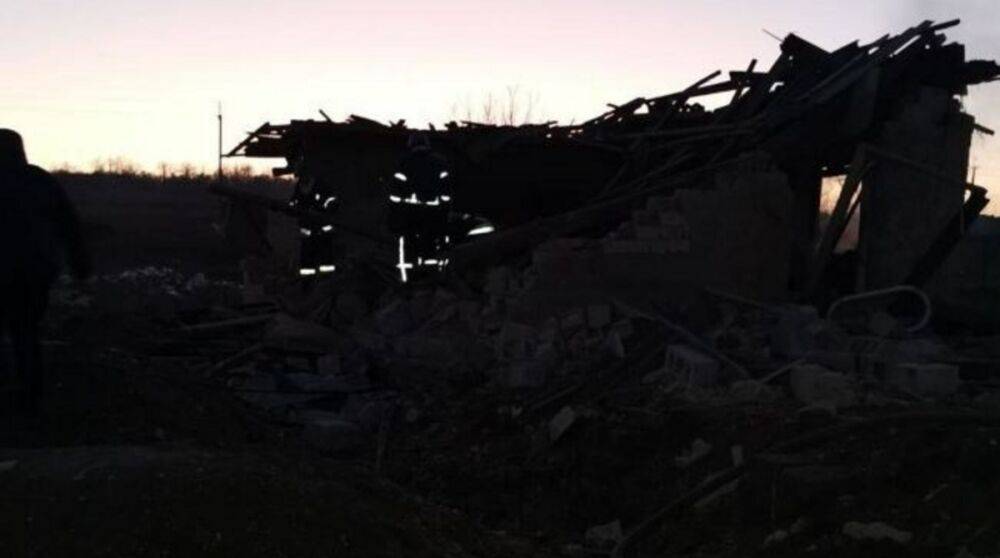 В Запорожье под вражеский обстрел попал жилой дом, под завалами погибла женщина