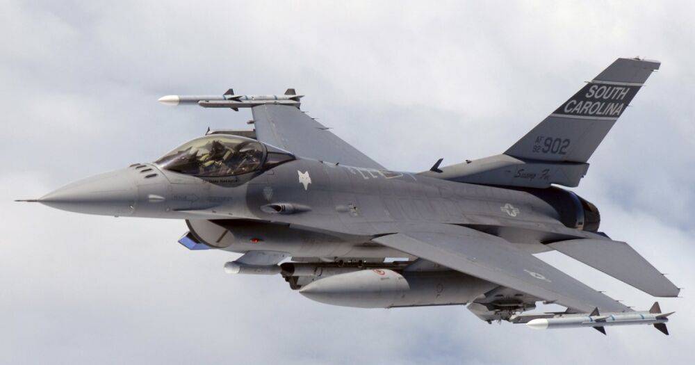 США готовы "очень осторожно" обсуждать передачу Украине истребителей F-16, — Белый дом