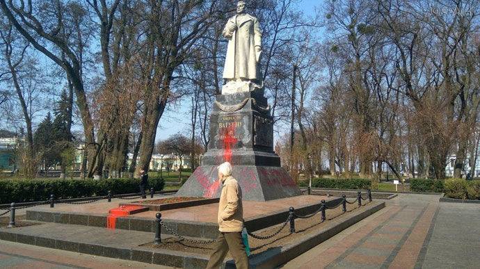 Минкультуры рекомендует Киеву демонтировать памятник Ватутину возле ВР