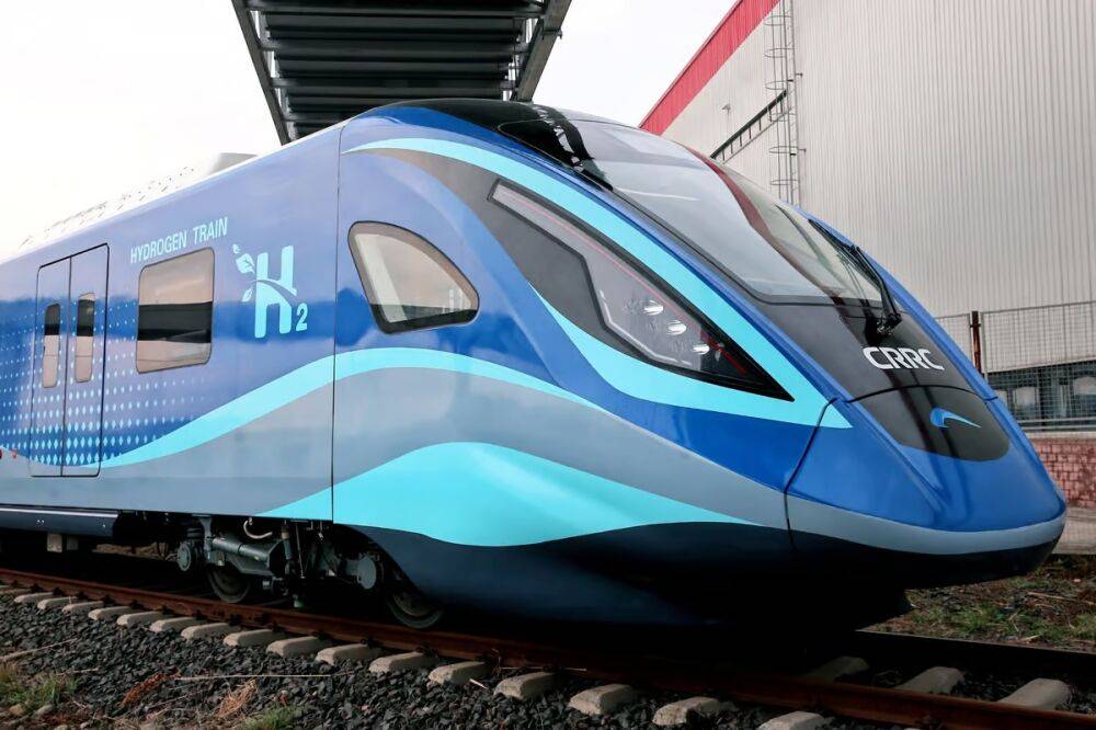 Китай запустил свой первый водородный поезд — он развивает скорость до 160 км/ч, имеет запас хода 600 км и 5G-связь